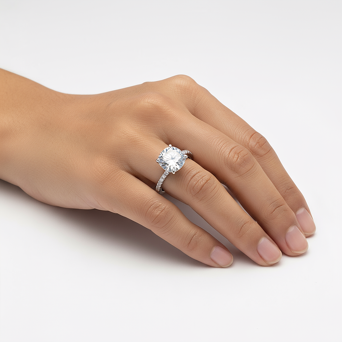 Grand Air Solitaire Ring